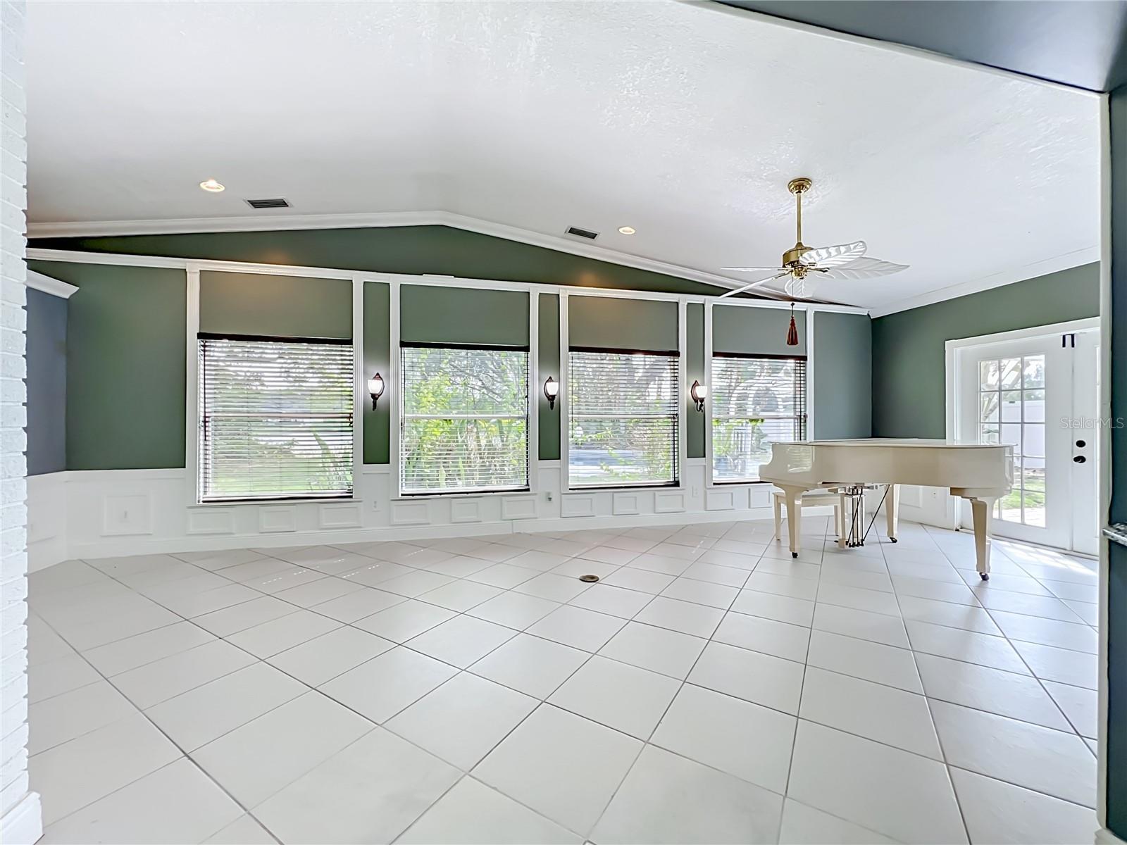 3417 Pershing Ave Property Photo 71
