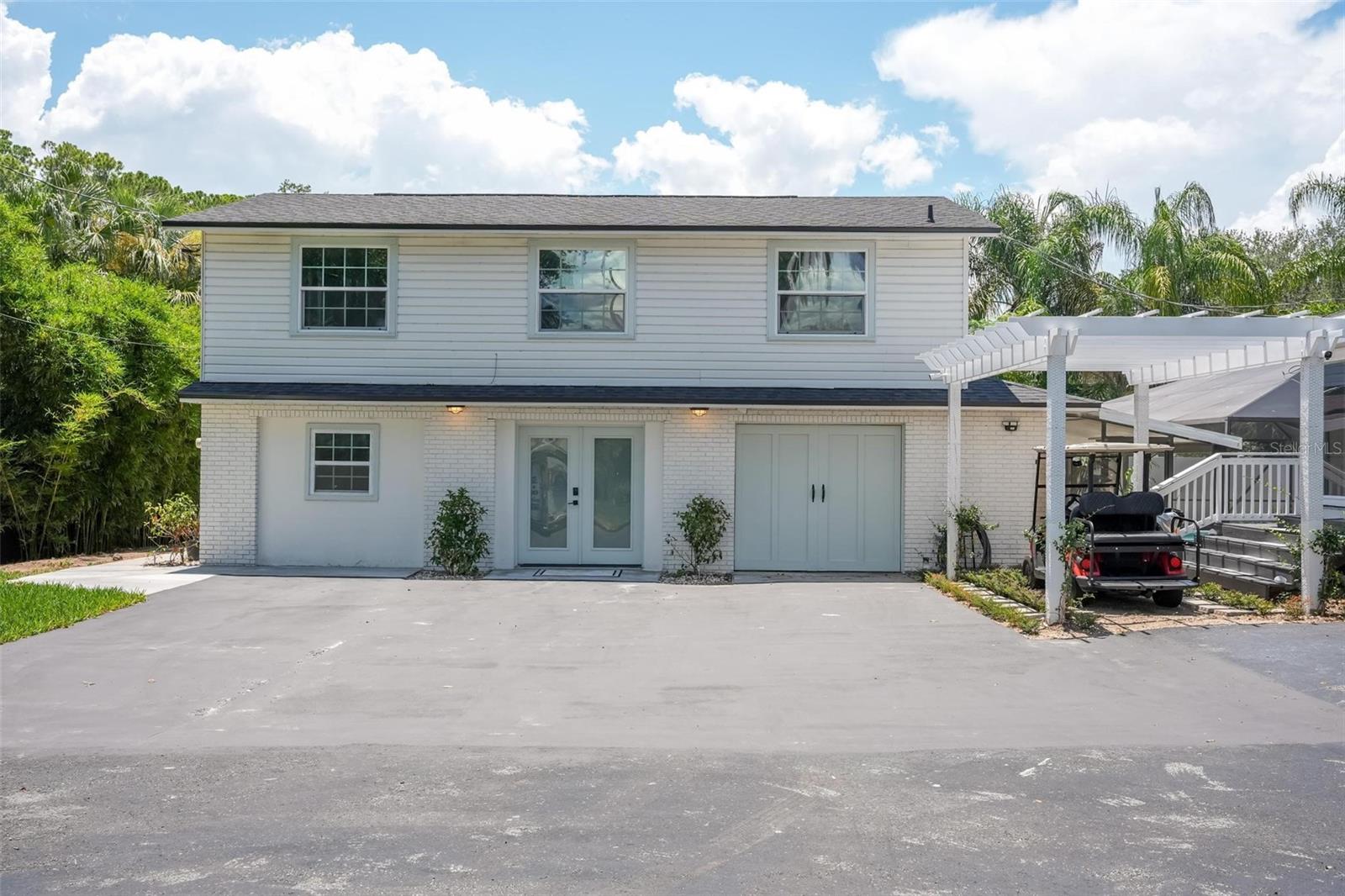 1099 Grove Ave Property Photo 1