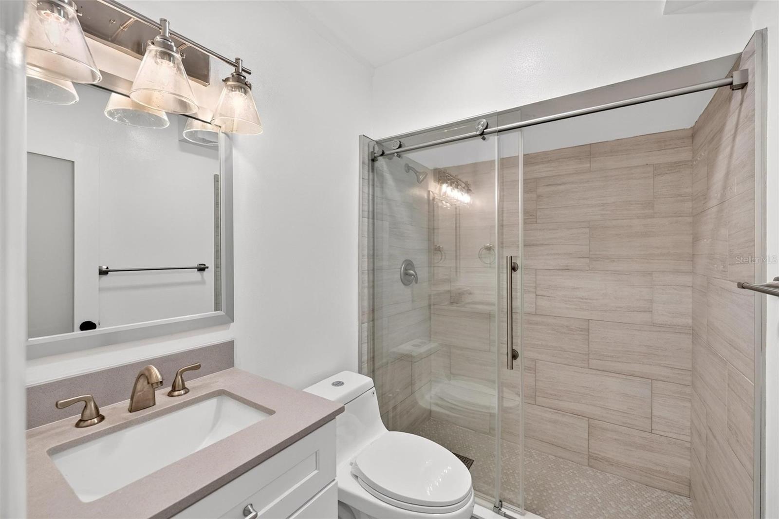 1099 Grove Ave Property Photo 8