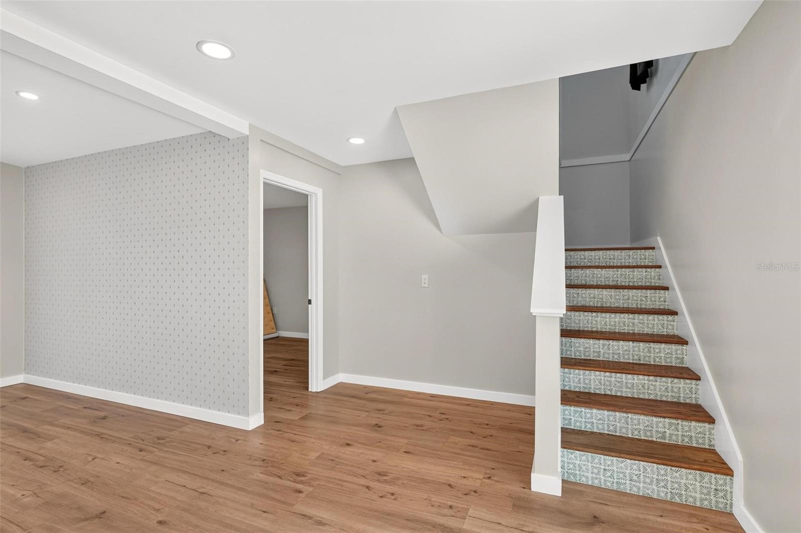 1099 Grove Ave Property Photo 12