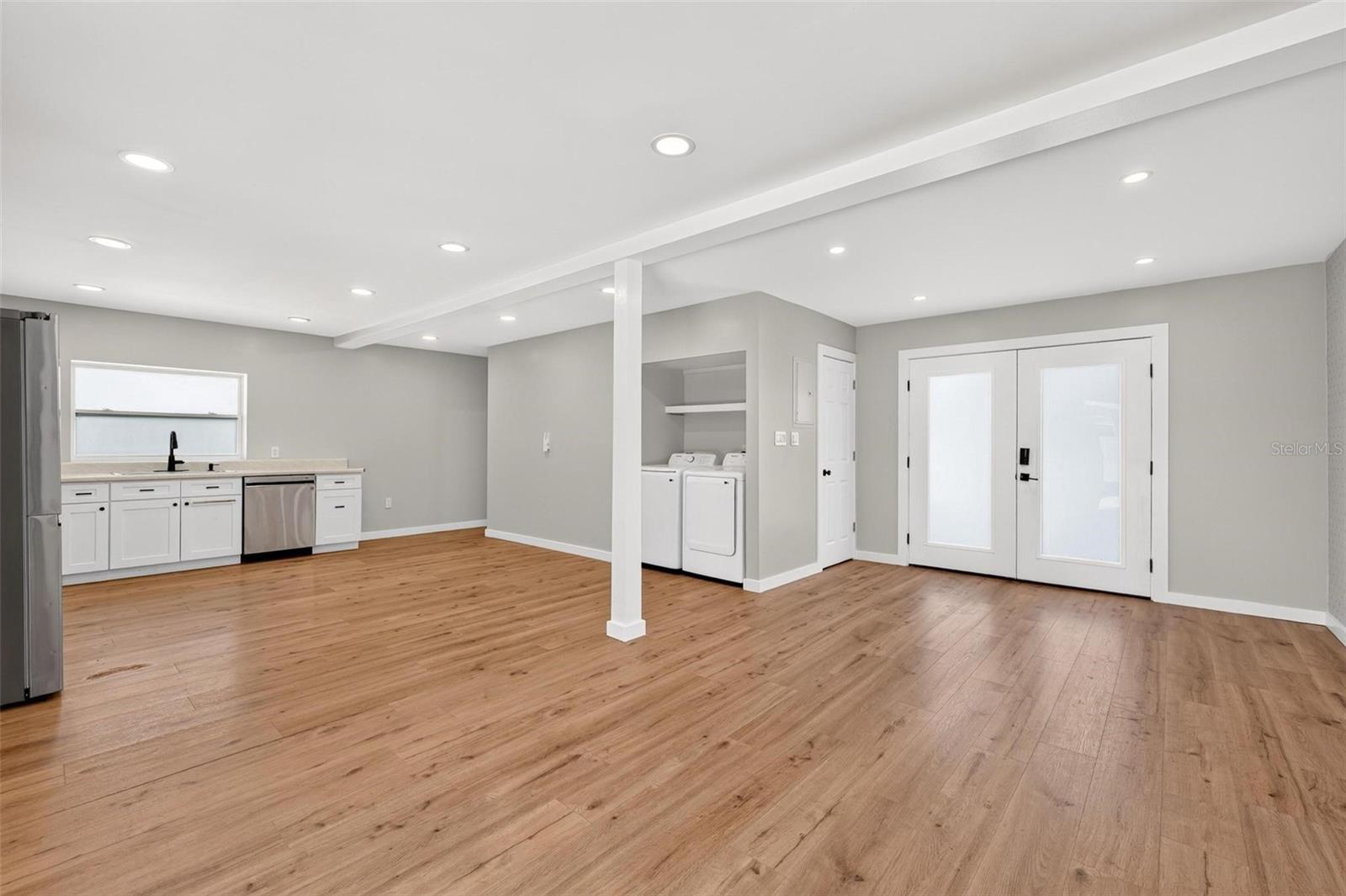 1099 Grove Ave Property Photo 13