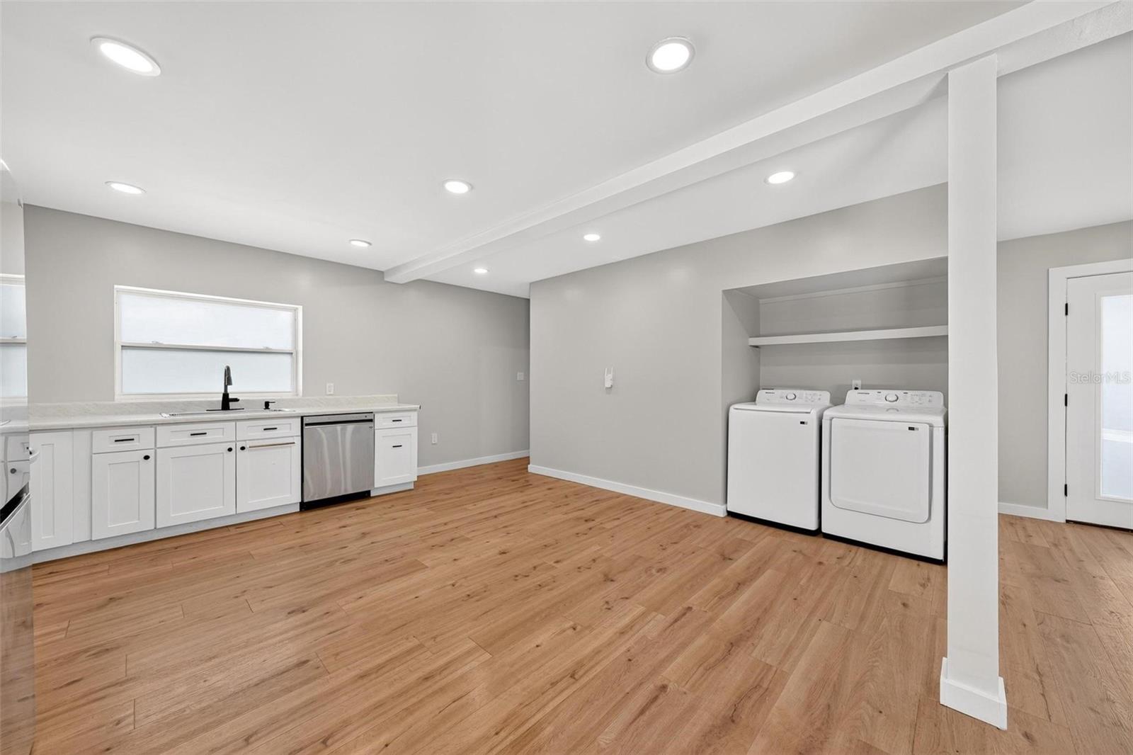 1099 Grove Ave Property Photo 15
