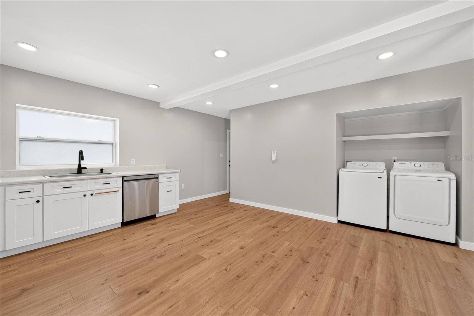 1099 Grove Ave Property Photo 16
