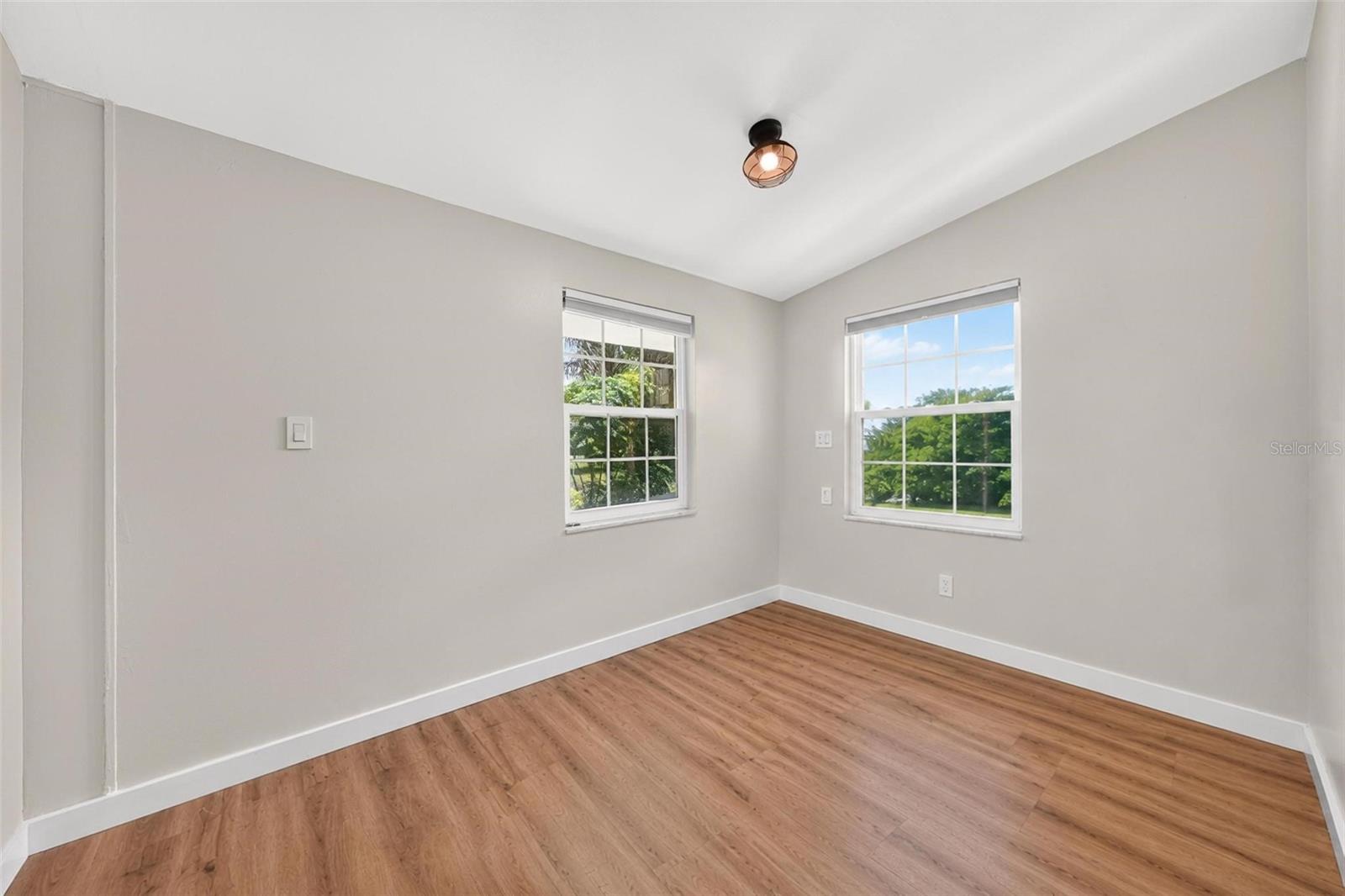 1099 Grove Ave Property Photo 29