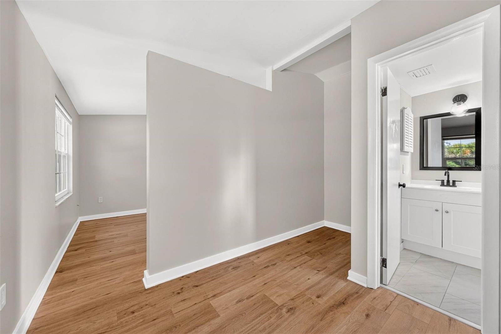 1099 Grove Ave Property Photo 32