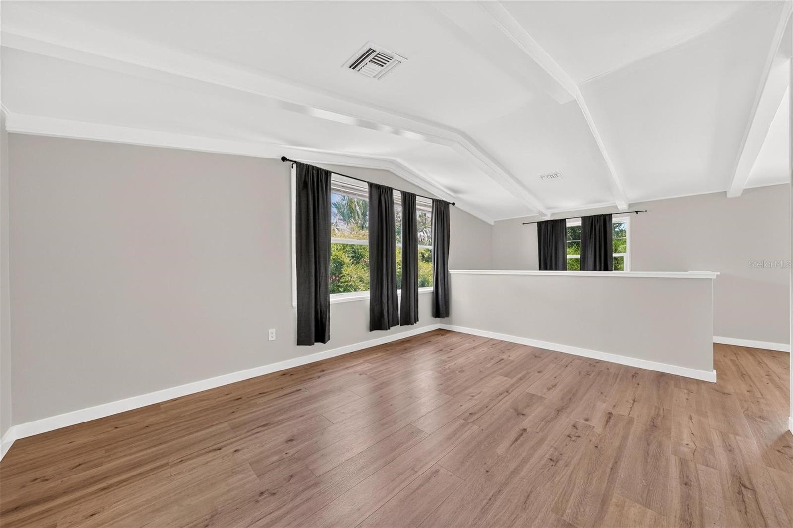 1099 Grove Ave Property Photo 36