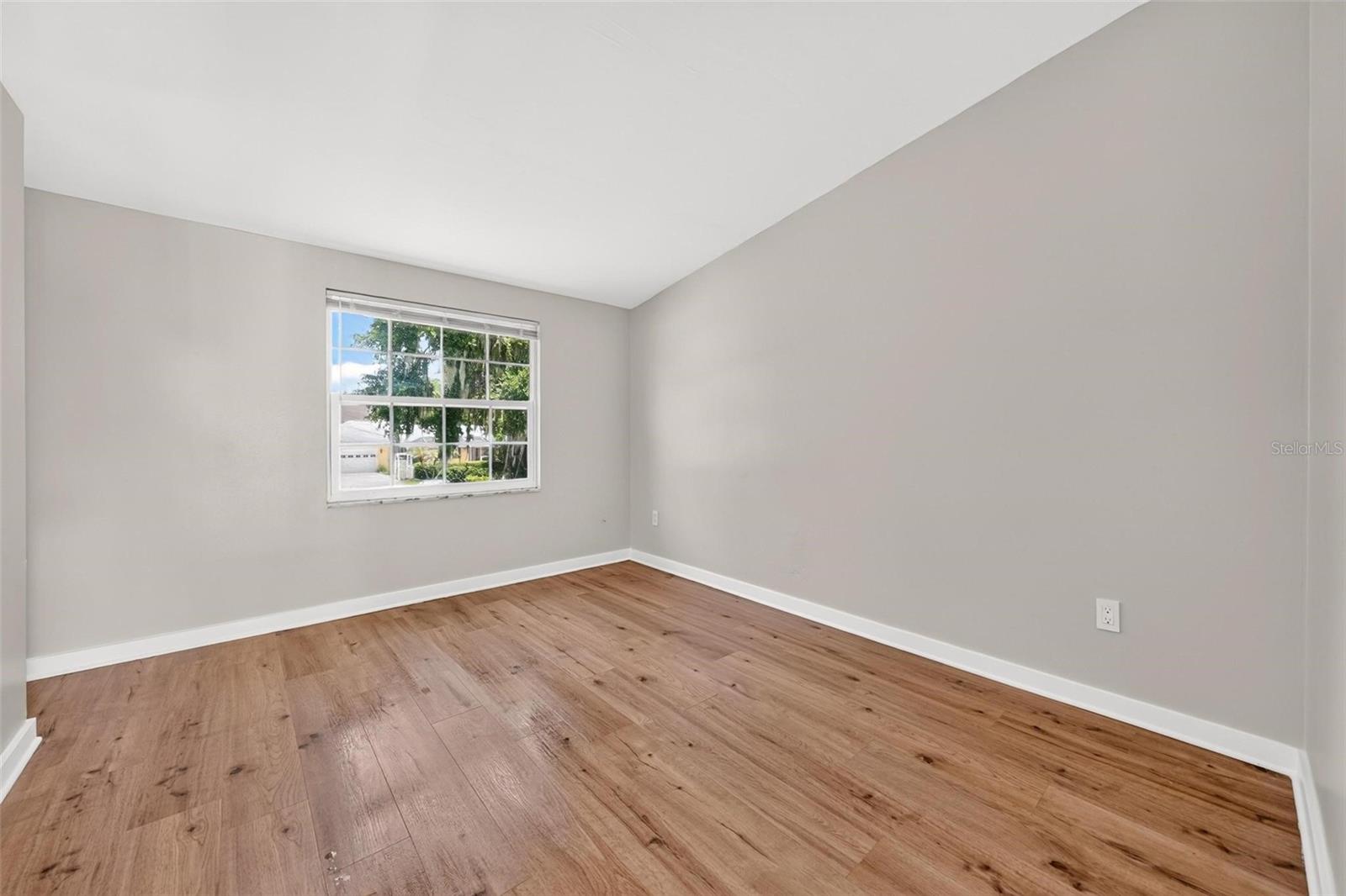 1099 Grove Ave Property Photo 38