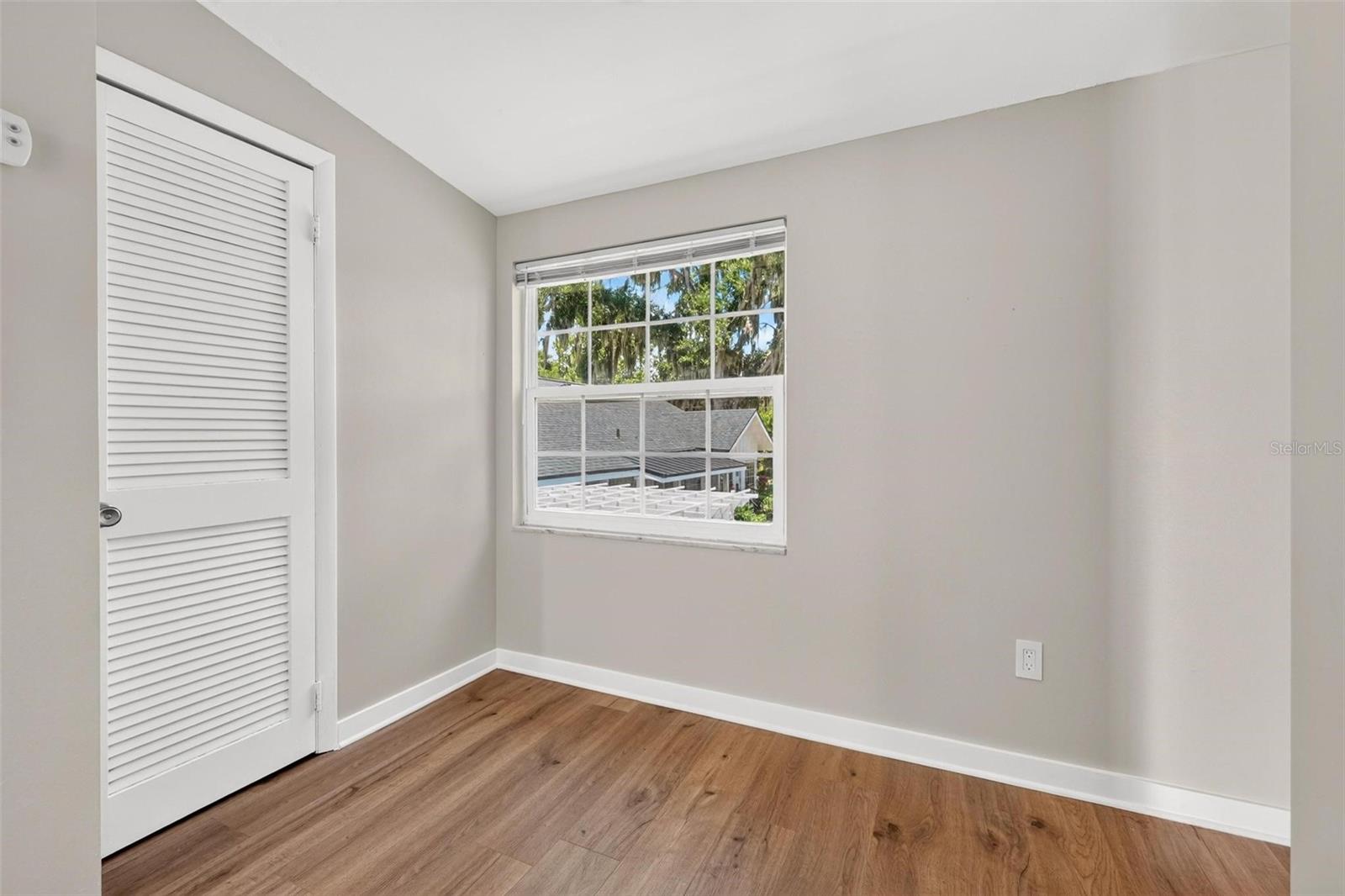 1099 Grove Ave Property Photo 44