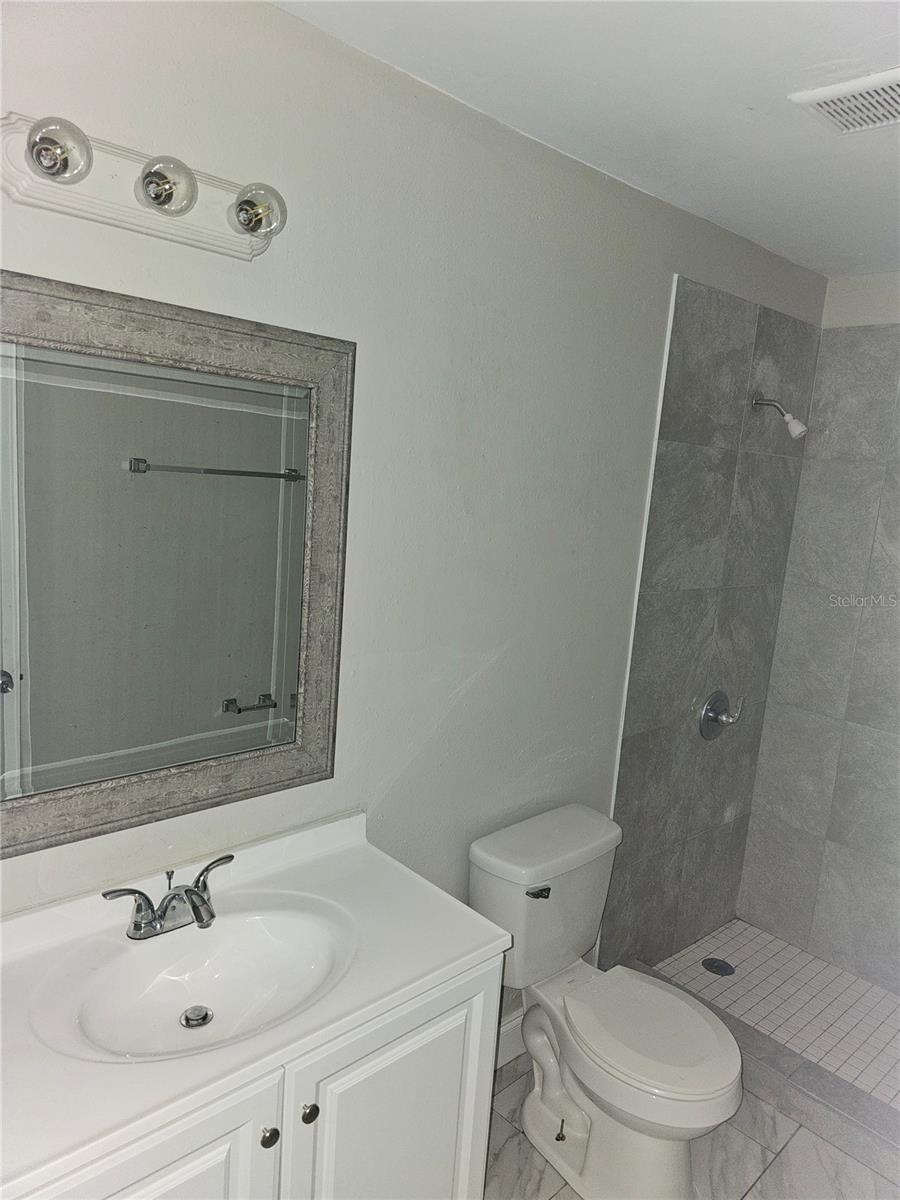 1013 Beecher St #unit 1 Property Photo 6