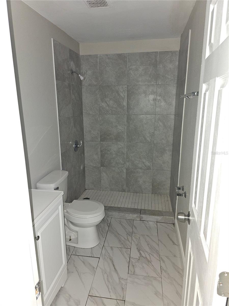 1013 Beecher St #unit 1 Property Photo 7