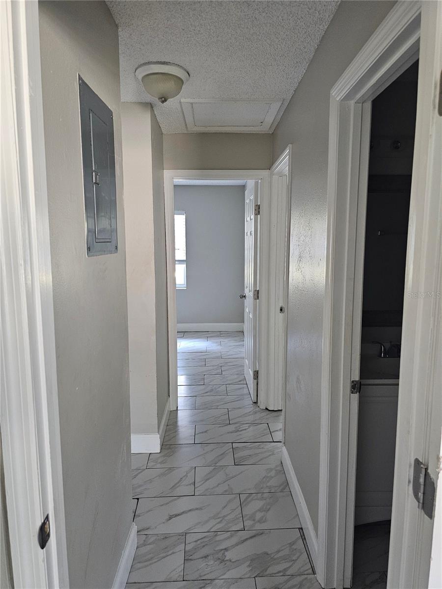 1013 Beecher St #unit 1 Property Photo 8