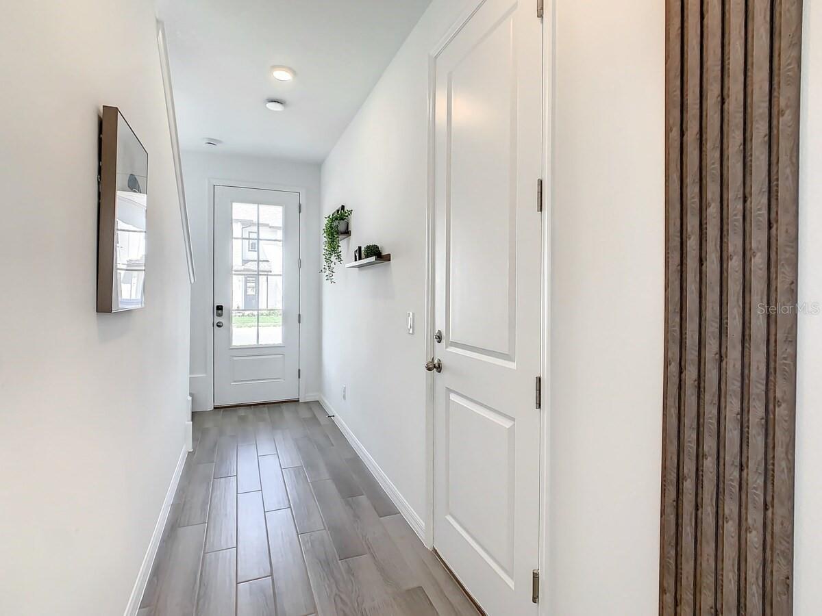 1048 Plantation Lane Property Photo 8