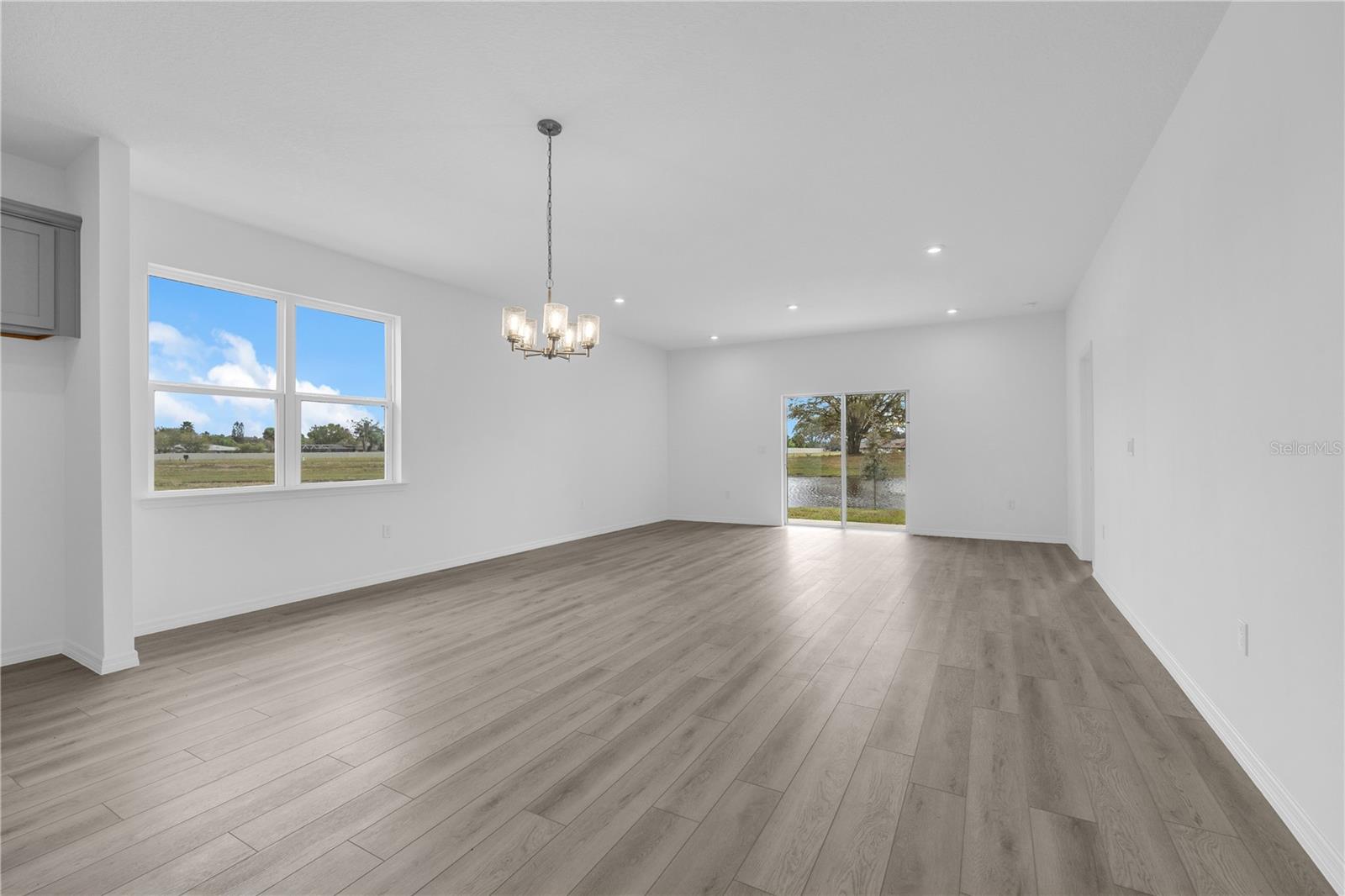 1012 Banff Dr Ne Property Photo 11