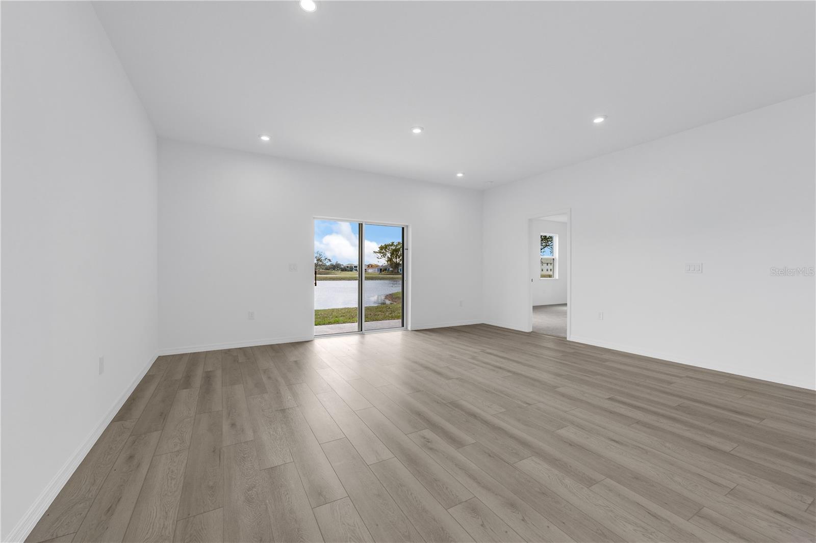 1012 Banff Dr Ne Property Photo 12