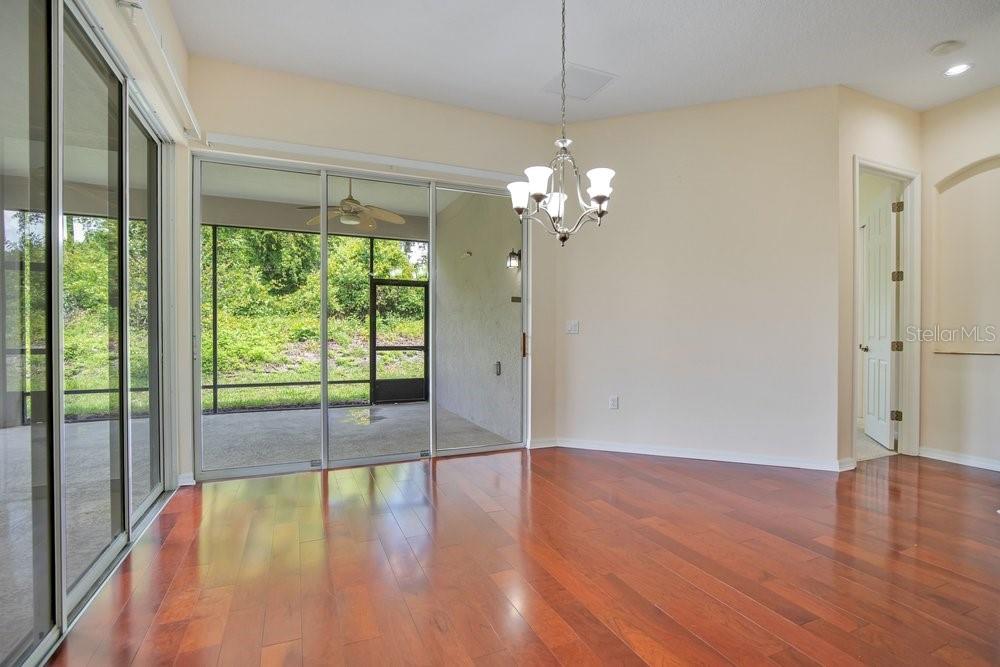 534 Newhall Ln Property Photo 11
