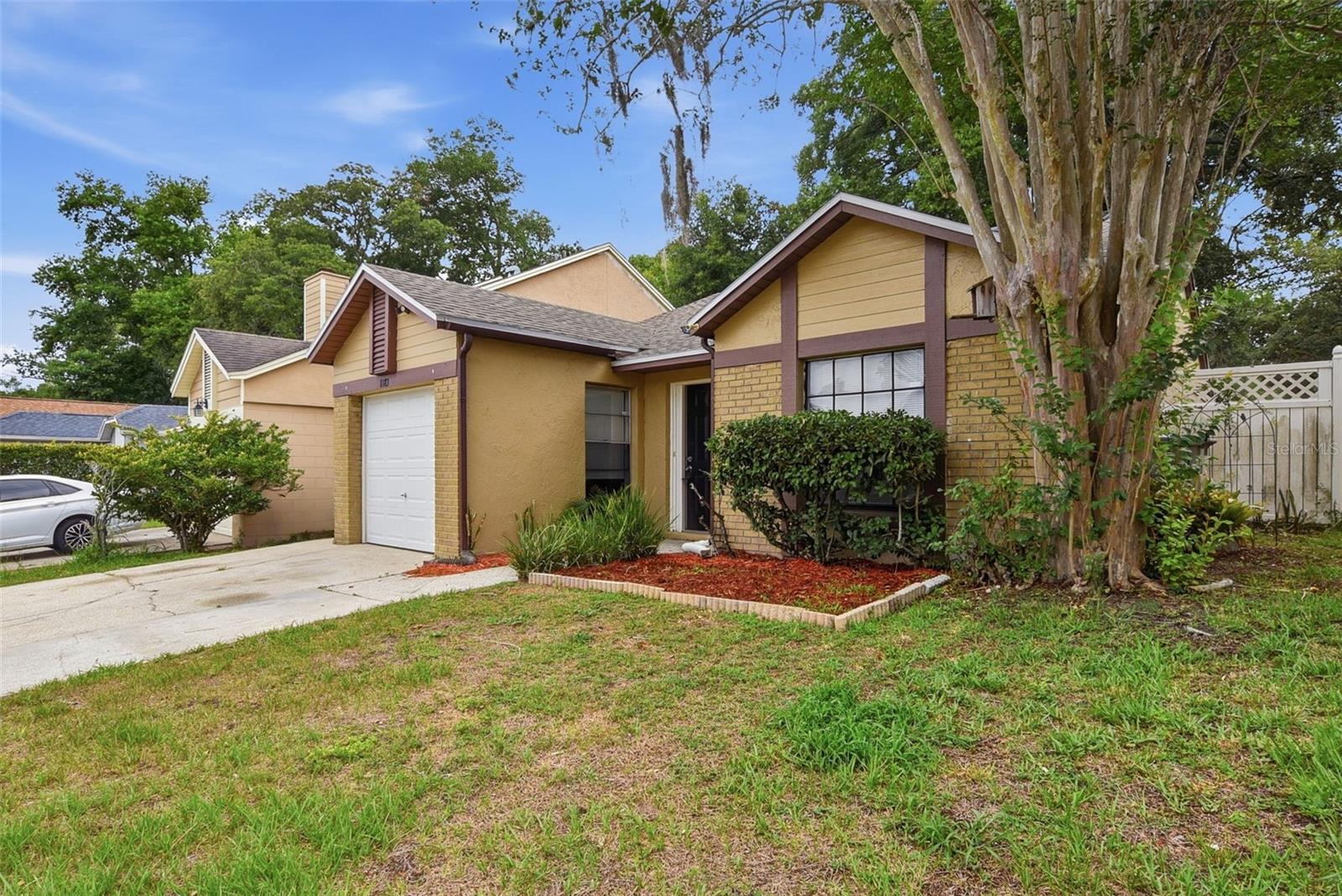 1183 Pin Oak Dr Property Photo 2