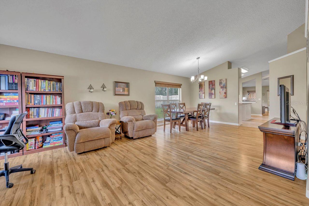 3597 Moss Pointe Pl Property Photo 3