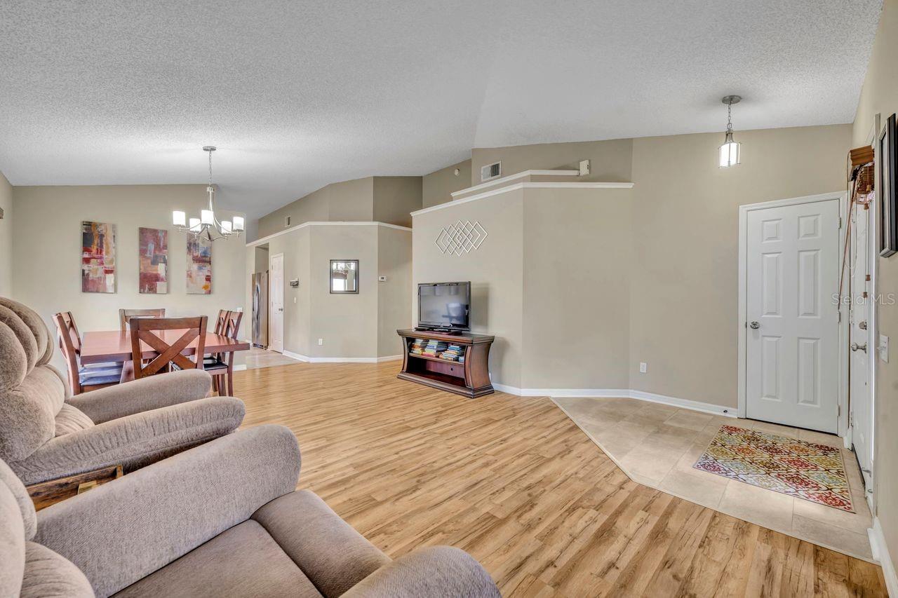 3597 Moss Pointe Pl Property Photo 6