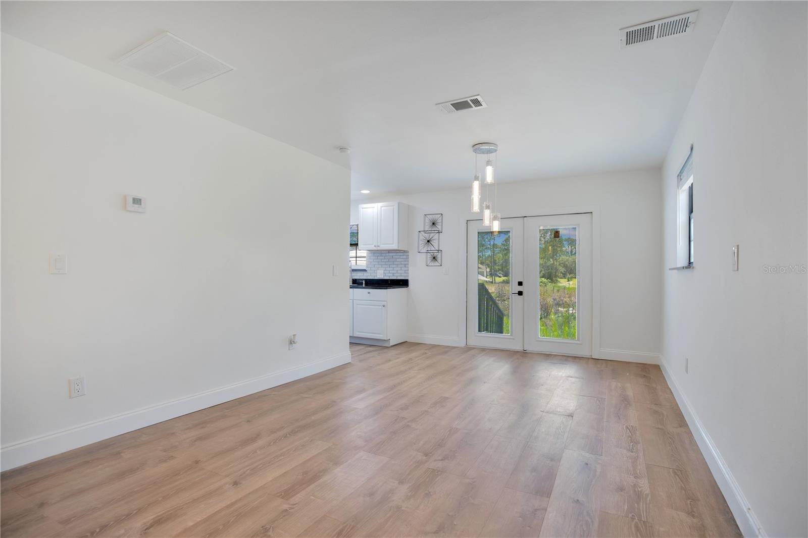 42111 Chinaberry Ct Property Photo 7