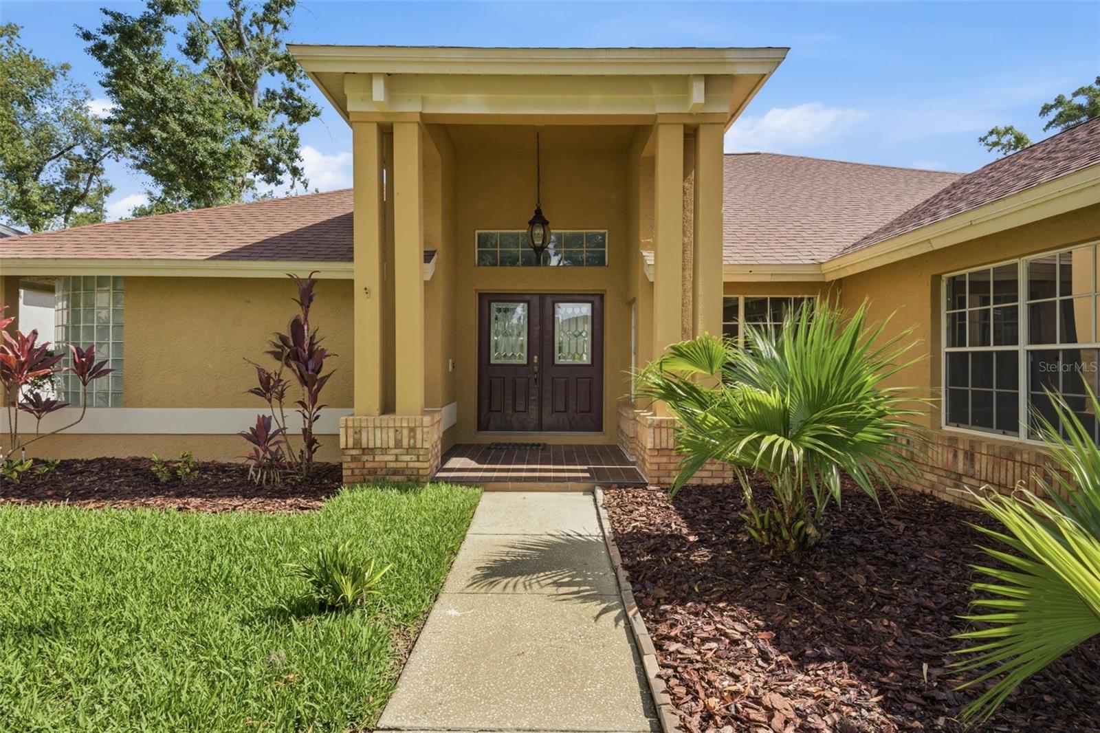 504 Stratfield Dr Property Photo 1