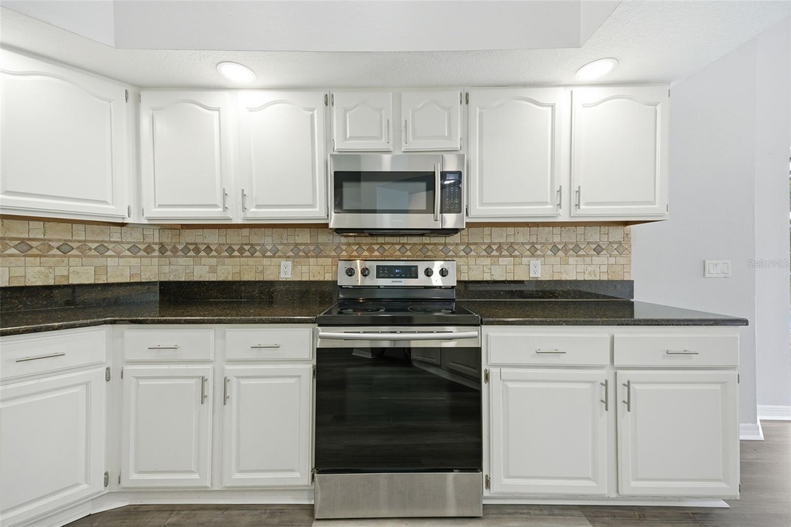 504 Stratfield Dr Property Photo 4