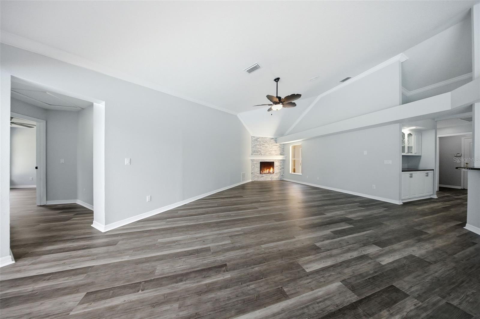 504 Stratfield Dr Property Photo 9