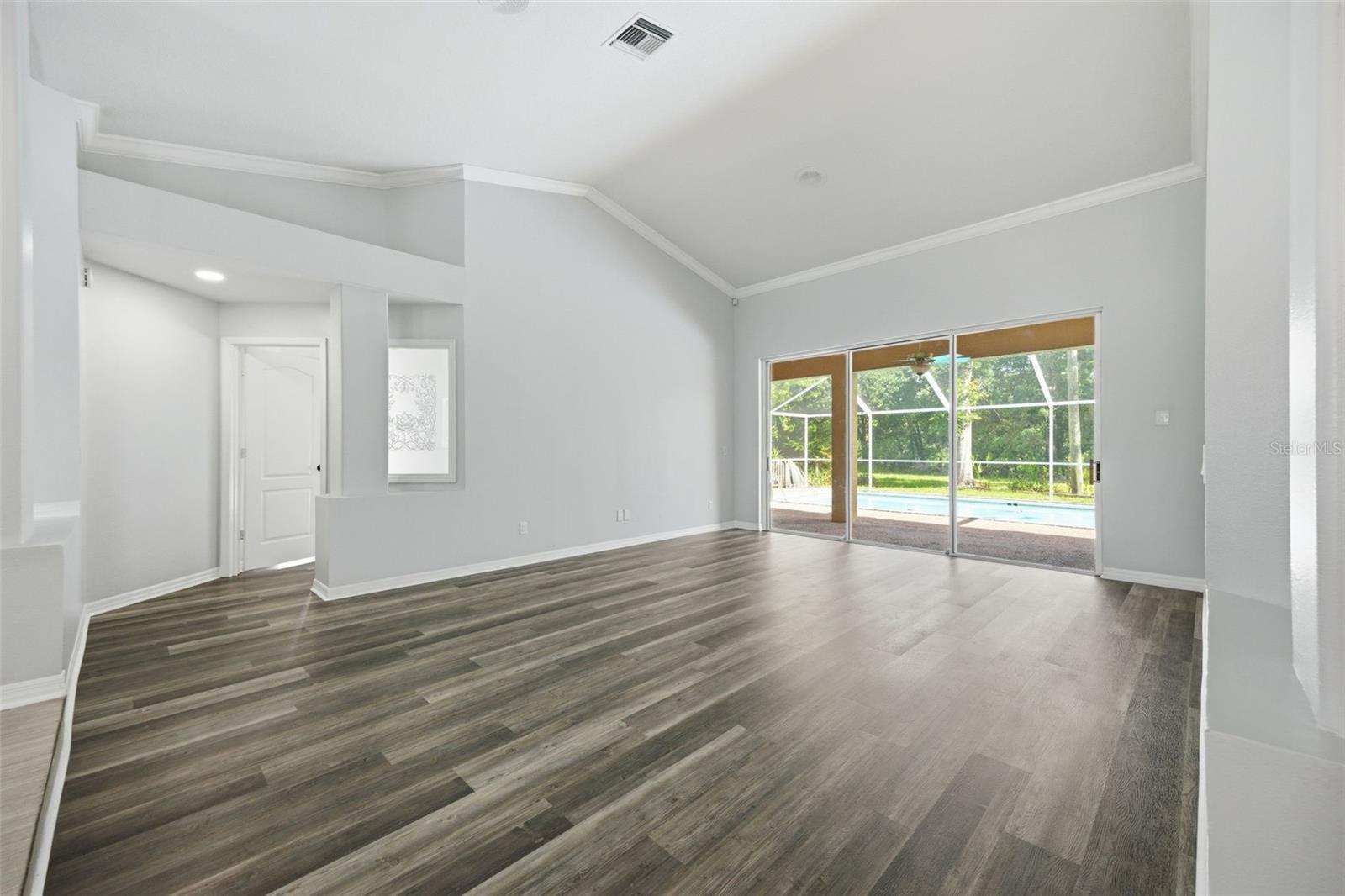504 Stratfield Dr Property Photo 16