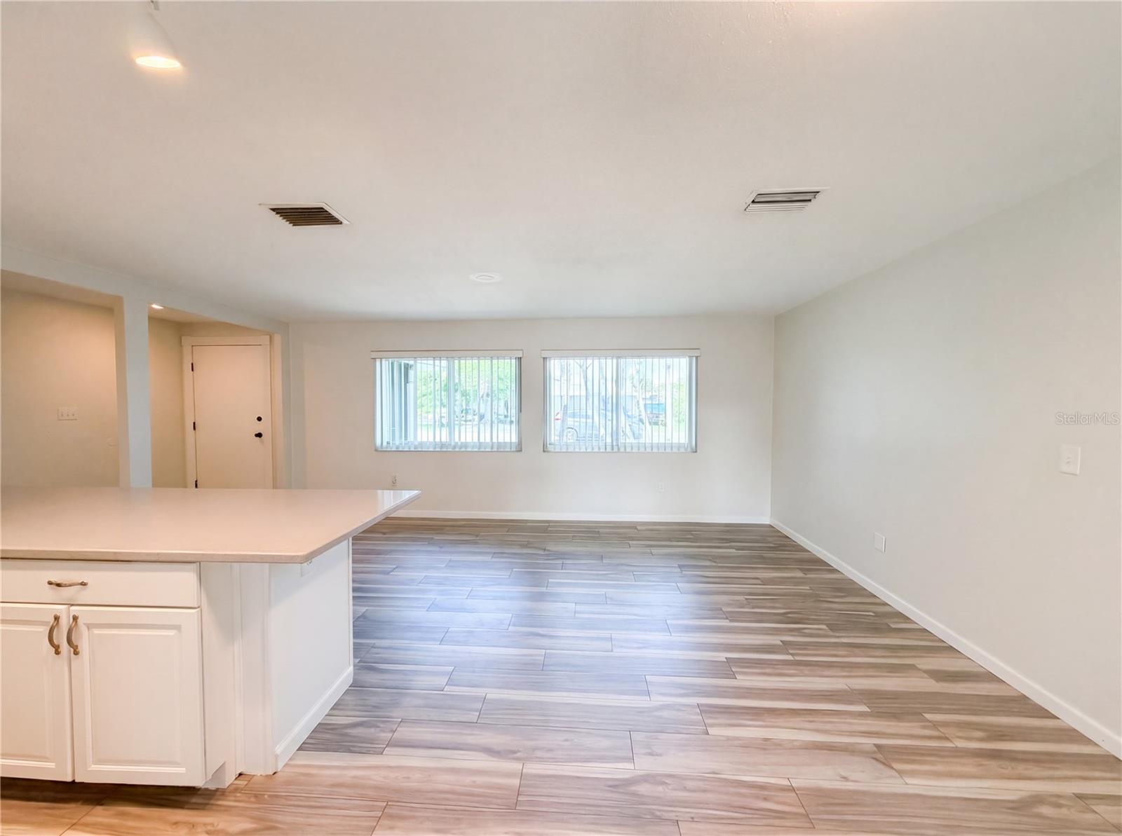 3260 Pinetree St Property Photo 6
