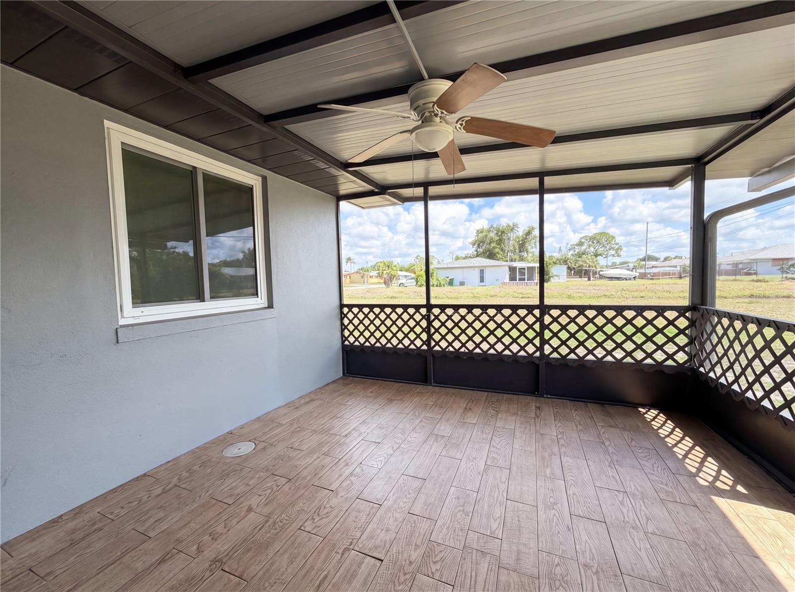3260 Pinetree St Property Photo 23