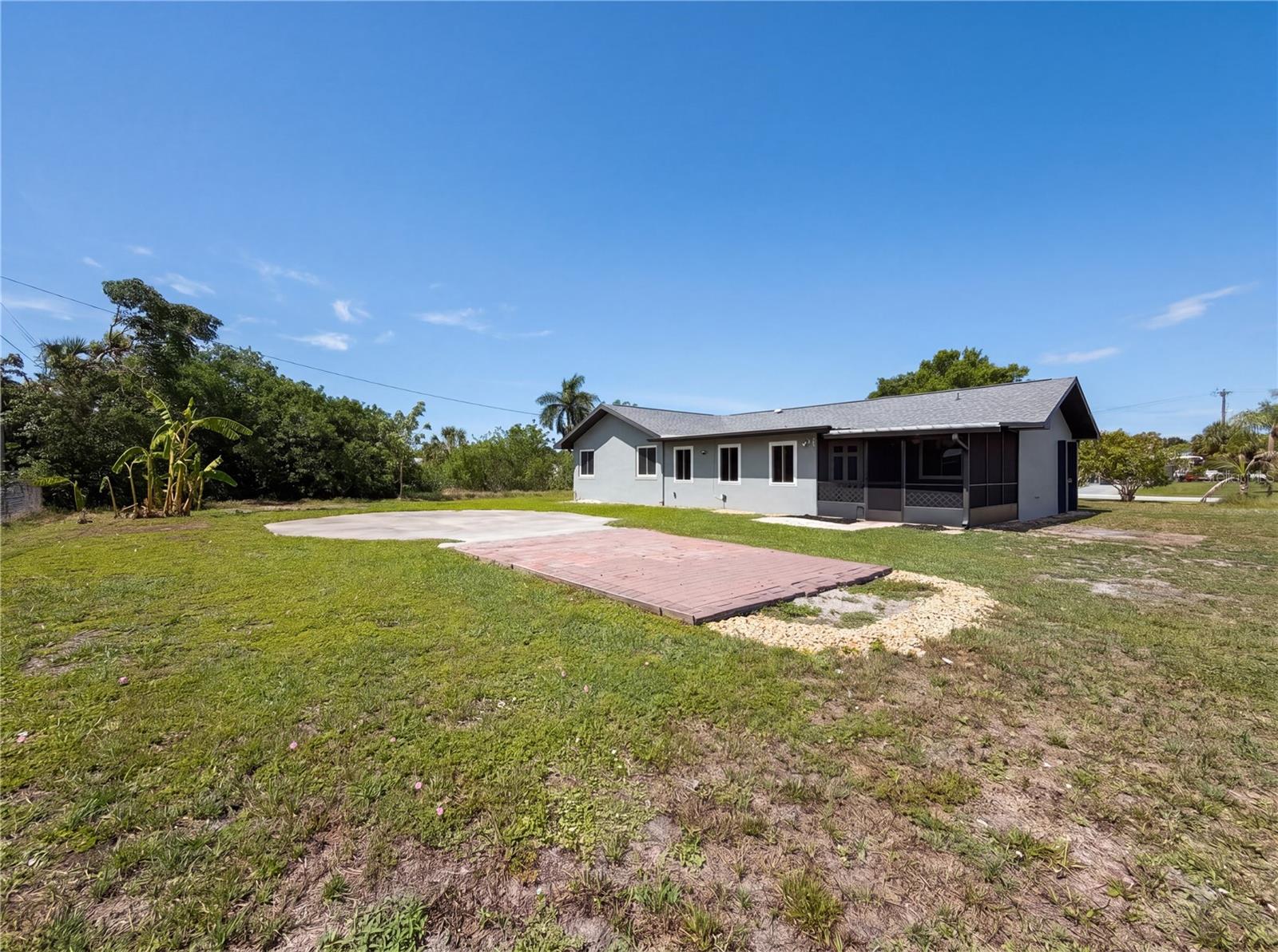 3260 Pinetree St Property Photo 25