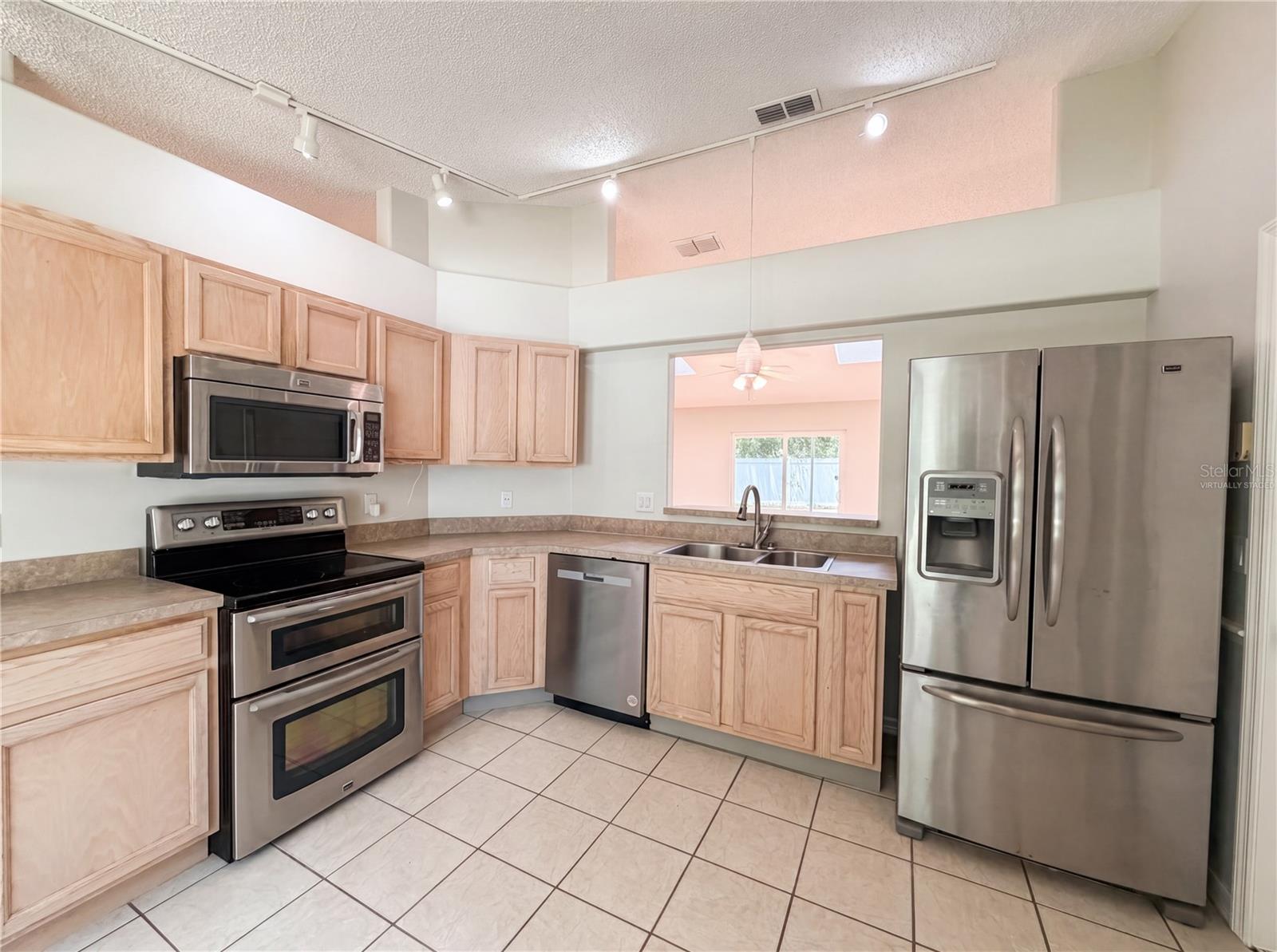 1360 Wildberry Ln Property Photo 2