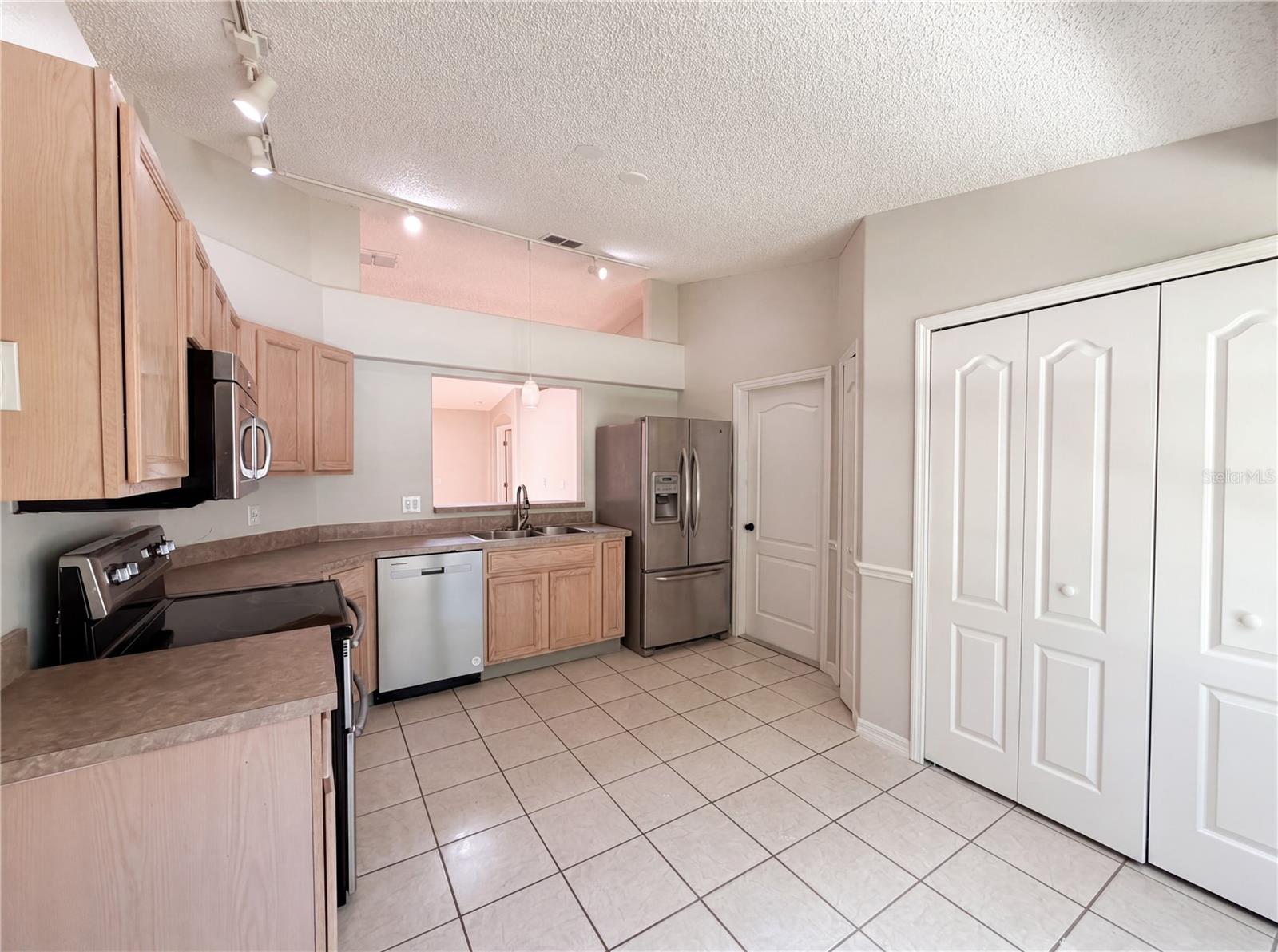 1360 Wildberry Ln Property Photo 7