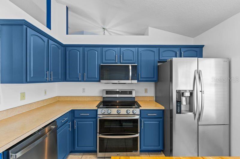 214 Compass Rose Dr Property Photo 3