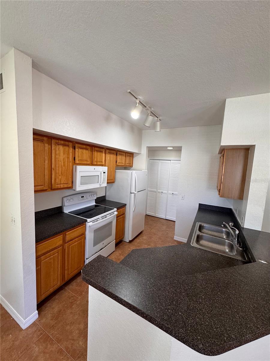 6025 Westgate Dr #2512 Property Photo 11