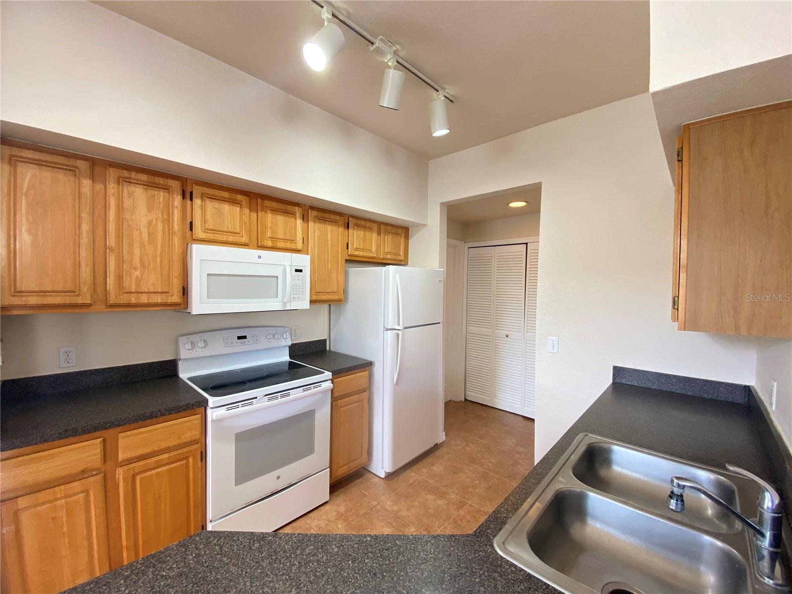6025 Westgate Dr #2512 Property Photo 12