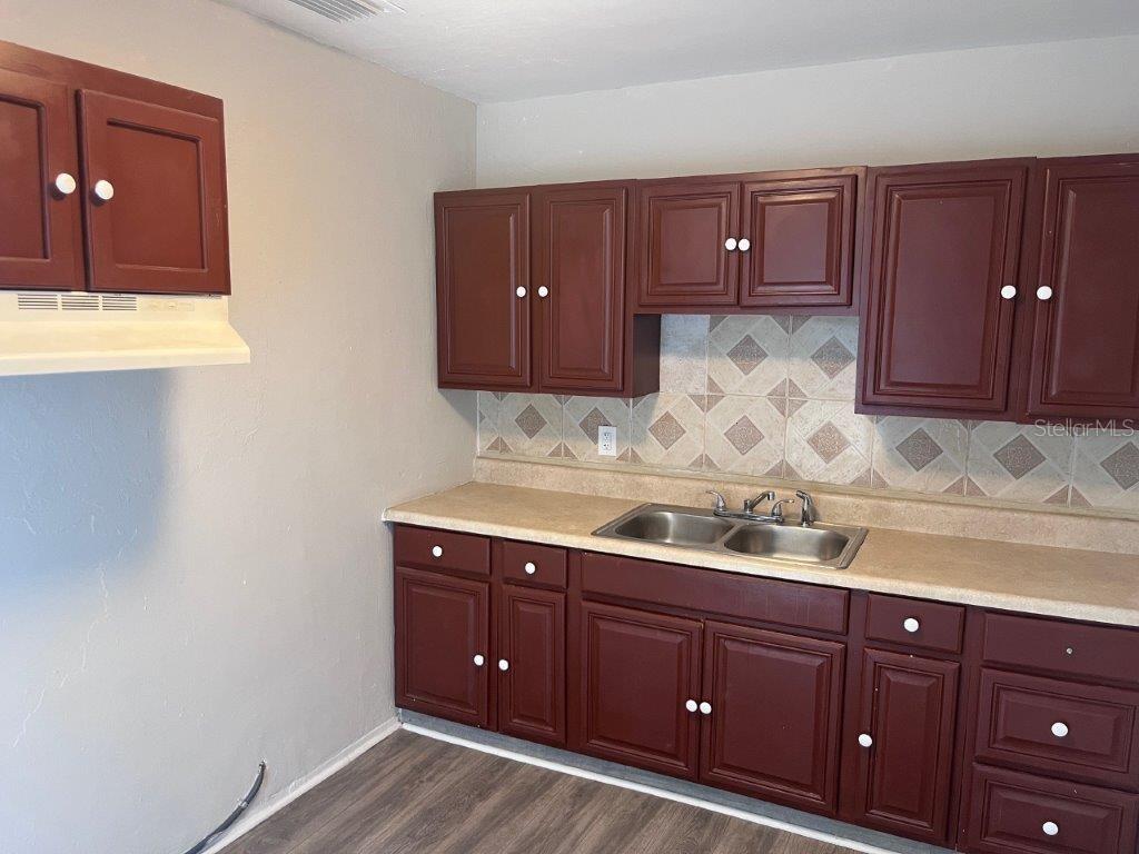 1040 Avondale Ave Property Photo 4