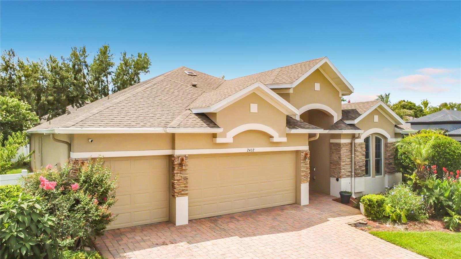 2432 Emerald Rose Way Property Photo 6