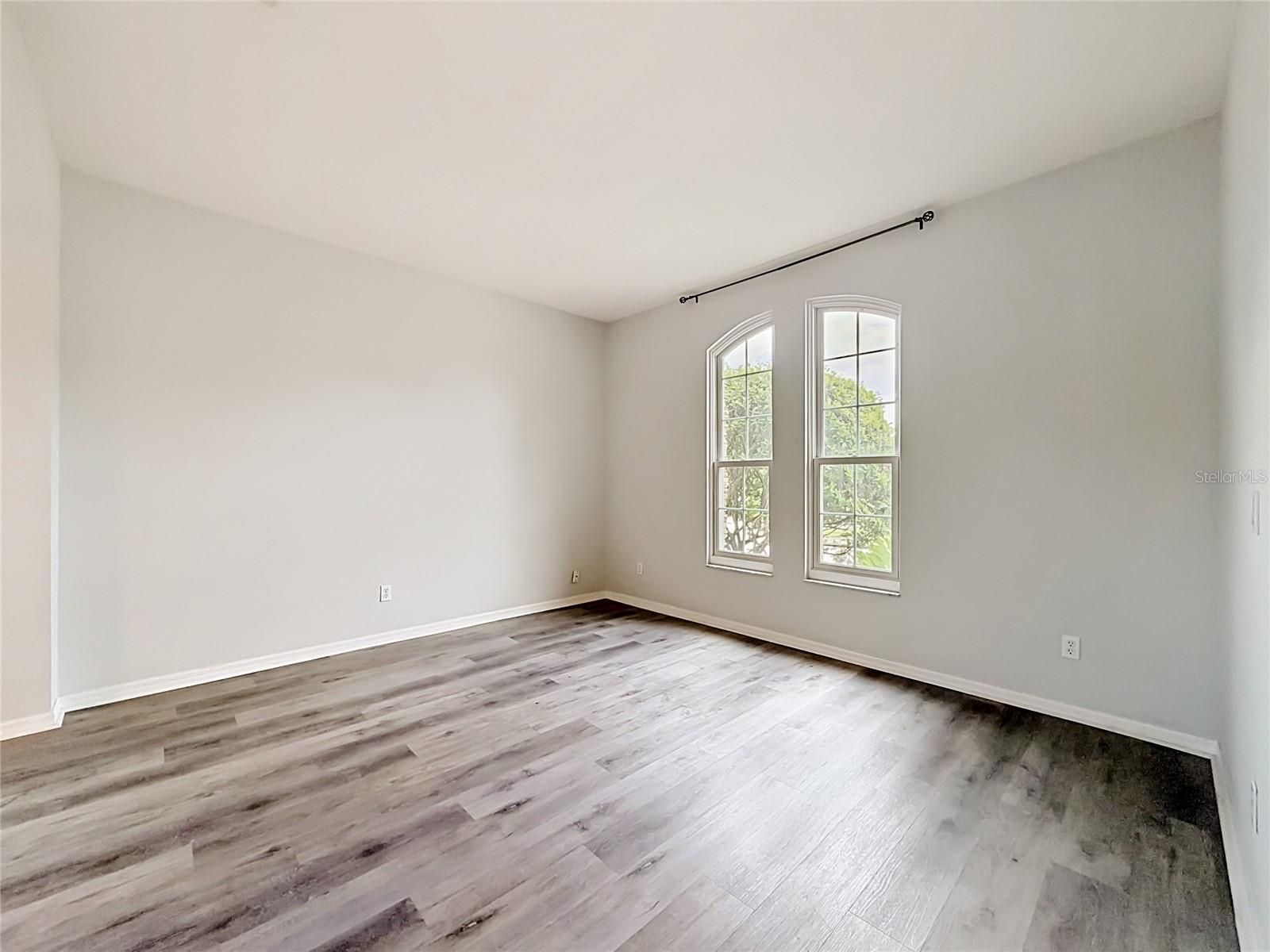 2432 Emerald Rose Way Property Photo 10