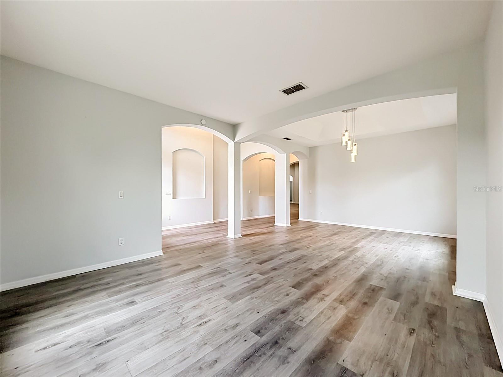 2432 Emerald Rose Way Property Photo 12