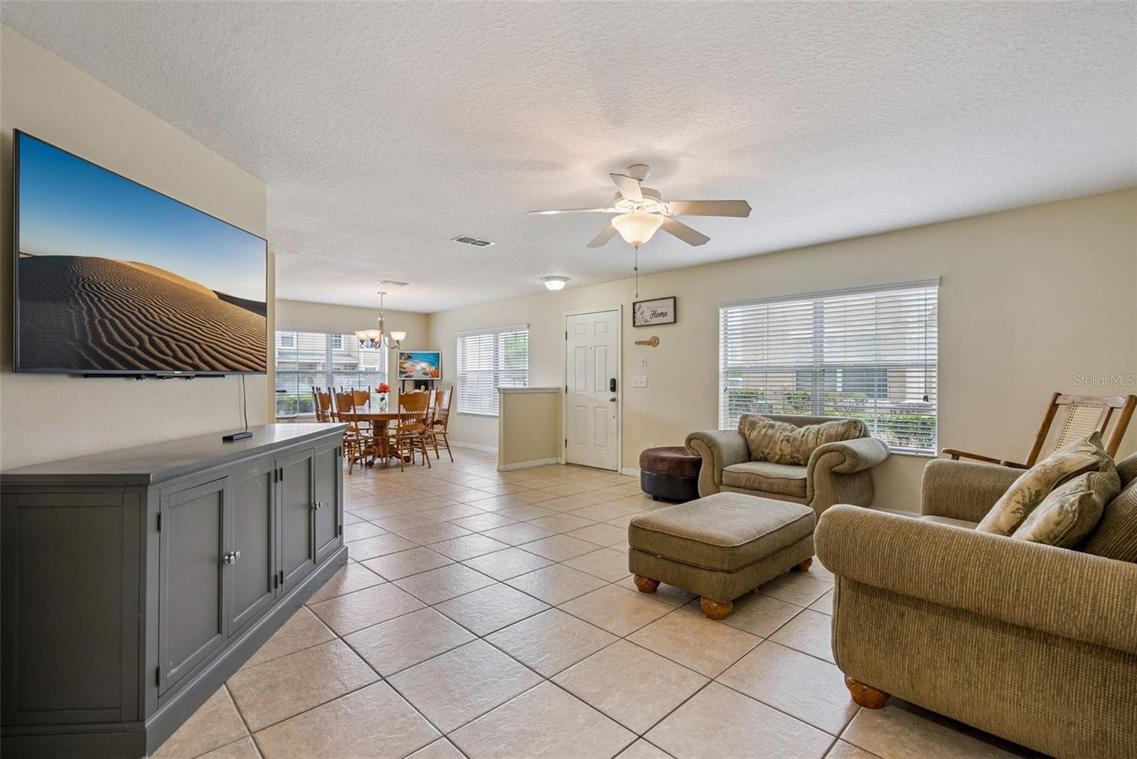 450 Carina Cir Property Photo 2