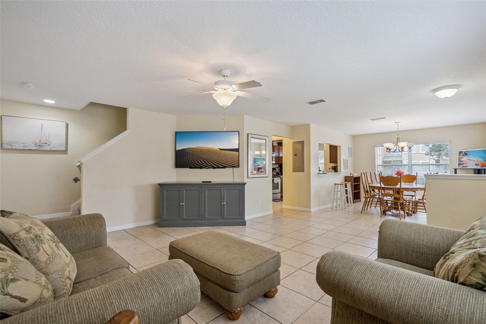 450 Carina Cir Property Photo 3