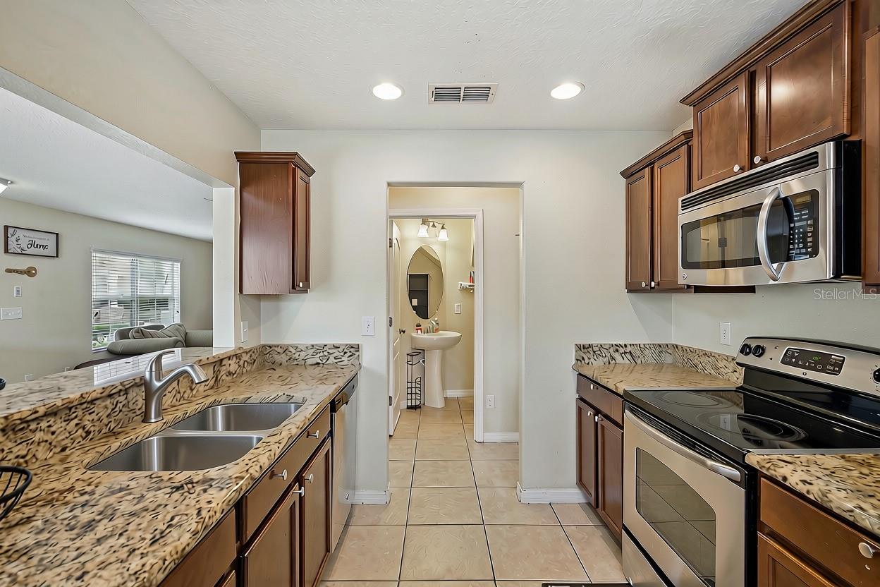 450 Carina Cir Property Photo 5