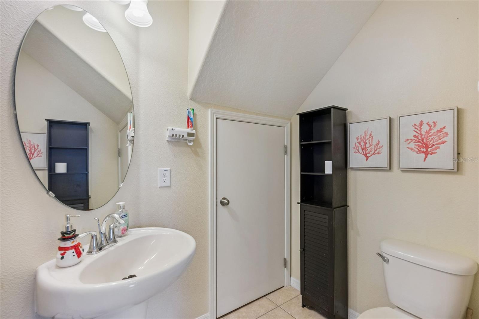 450 Carina Cir Property Photo 8