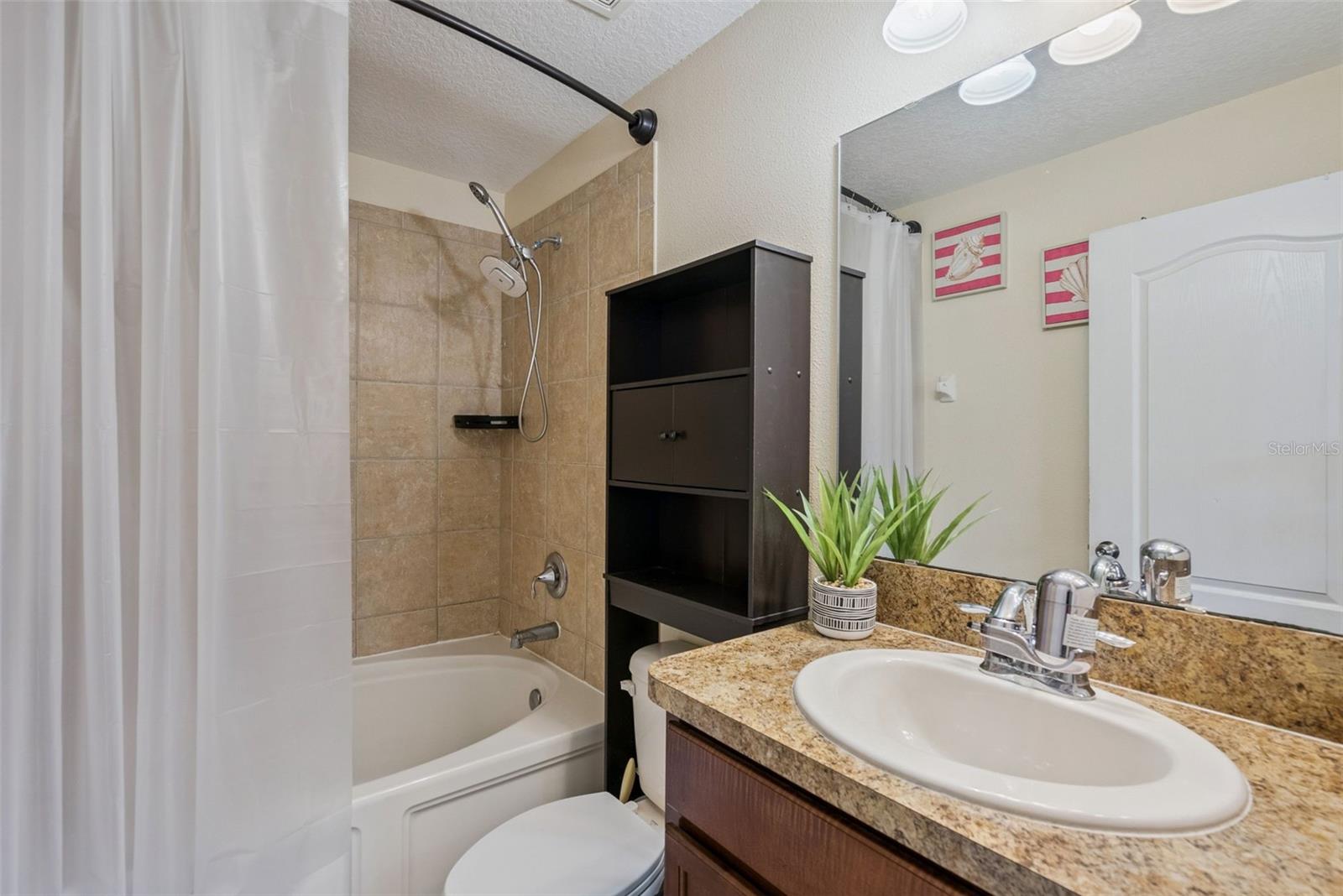 450 Carina Cir Property Photo 14