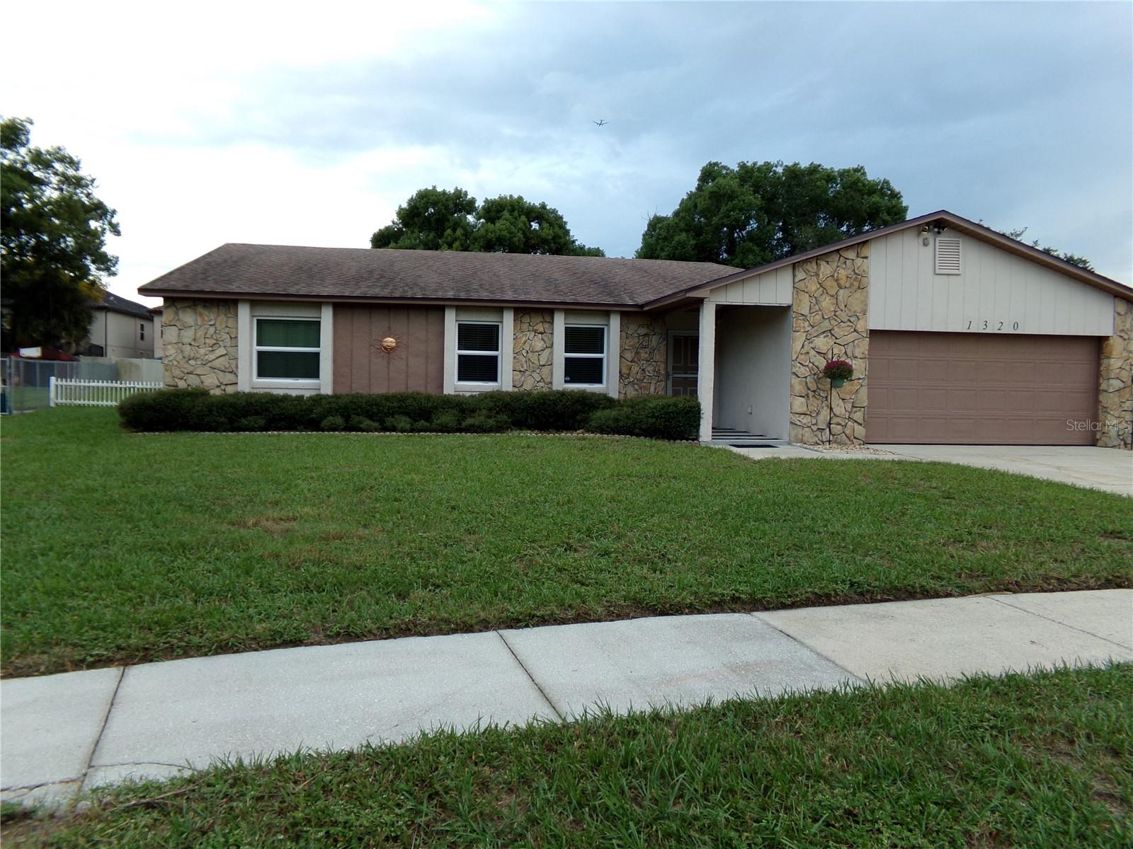1320 Gladiolas Dr Property Photo 1
