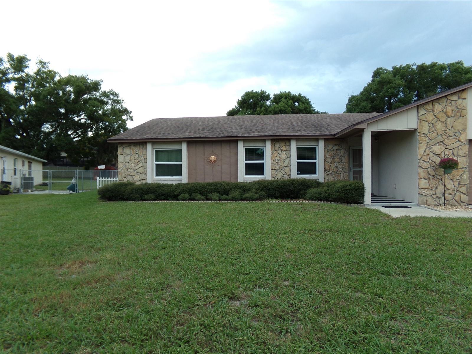 1320 Gladiolas Dr Property Photo 4