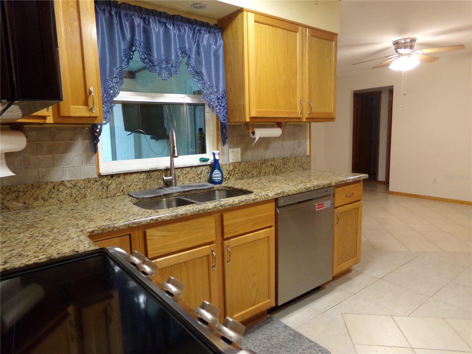 1320 Gladiolas Dr Property Photo 11