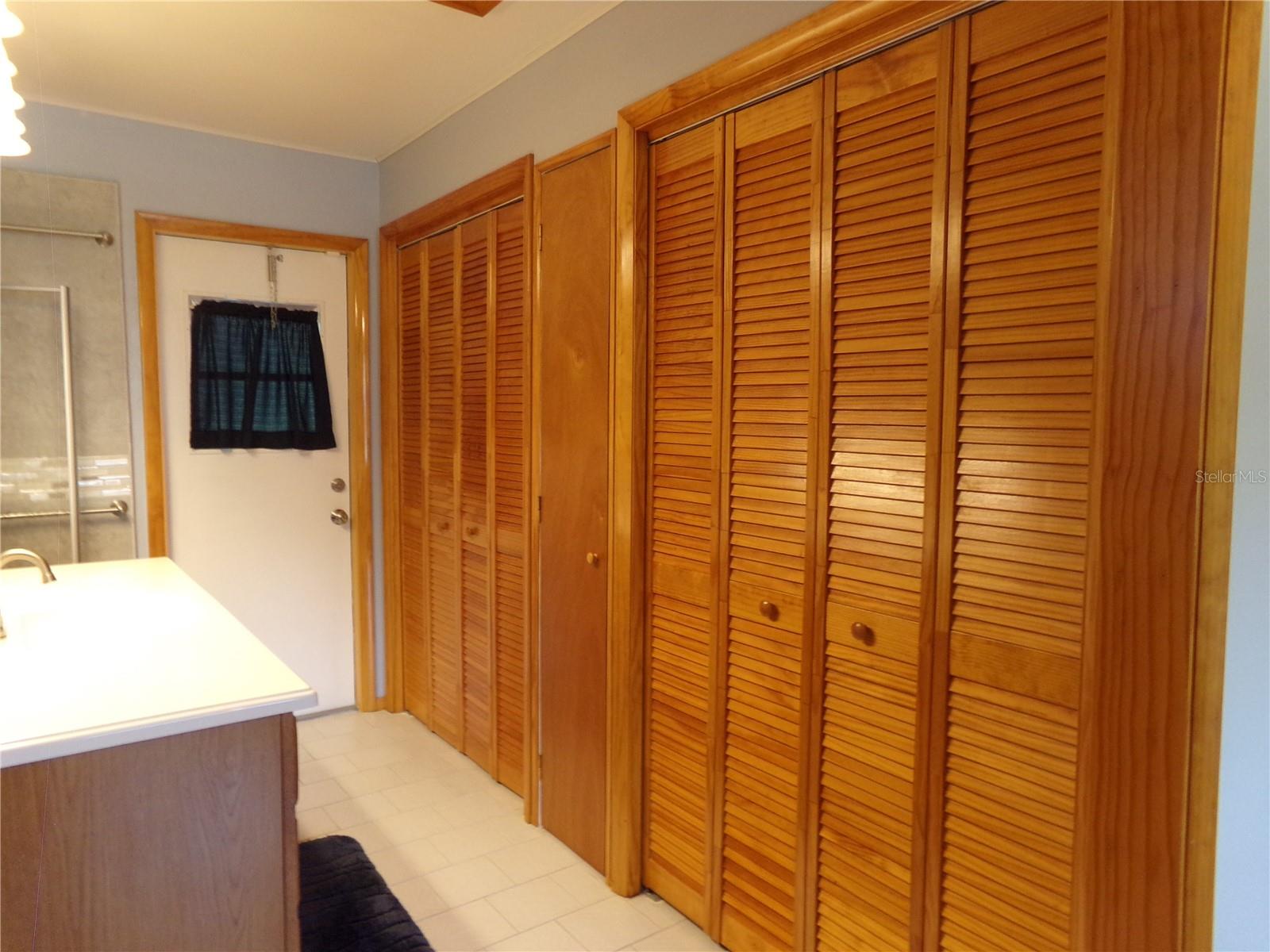 1320 Gladiolas Dr Property Photo 22