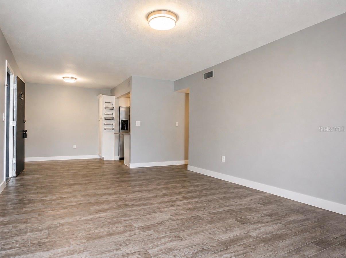 912 Lake Destiny Rd #d Property Photo 7