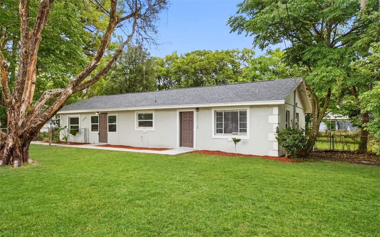 1715 Sunset Dr Property Photo 1
